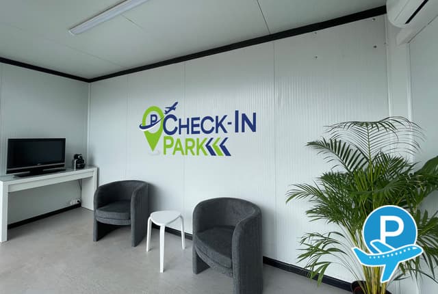 Check-In Park Valet - Lisboa, R. Projectada A Camarate (disabled) 6